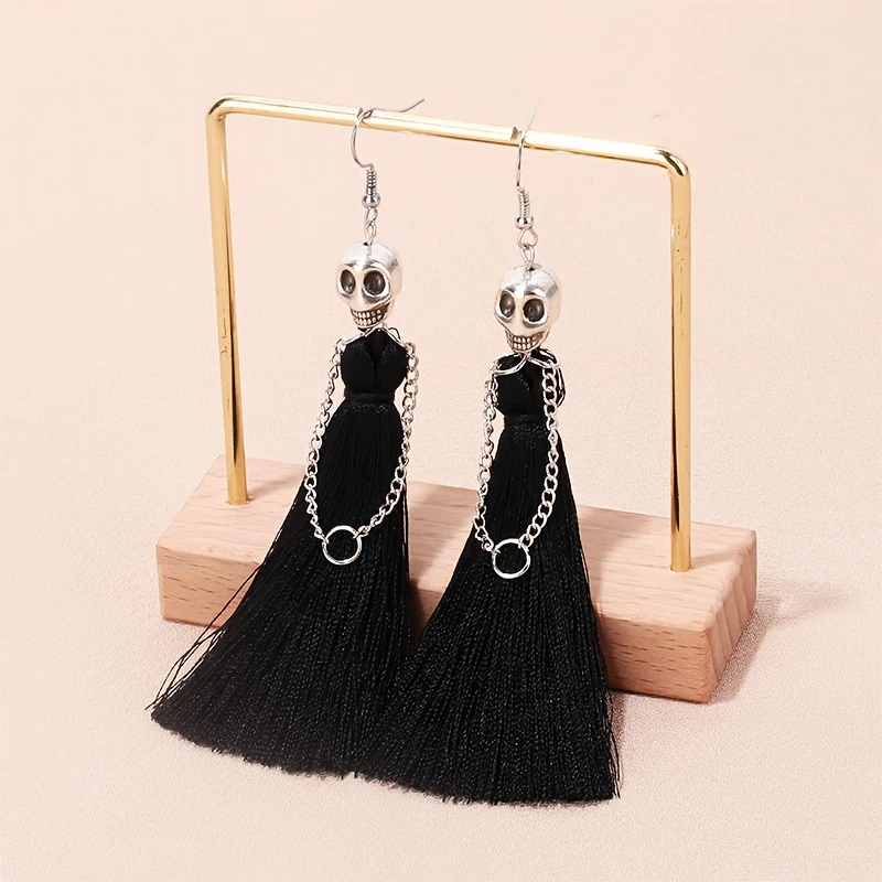 💀 Gothic Skull Tassel Earrings.
